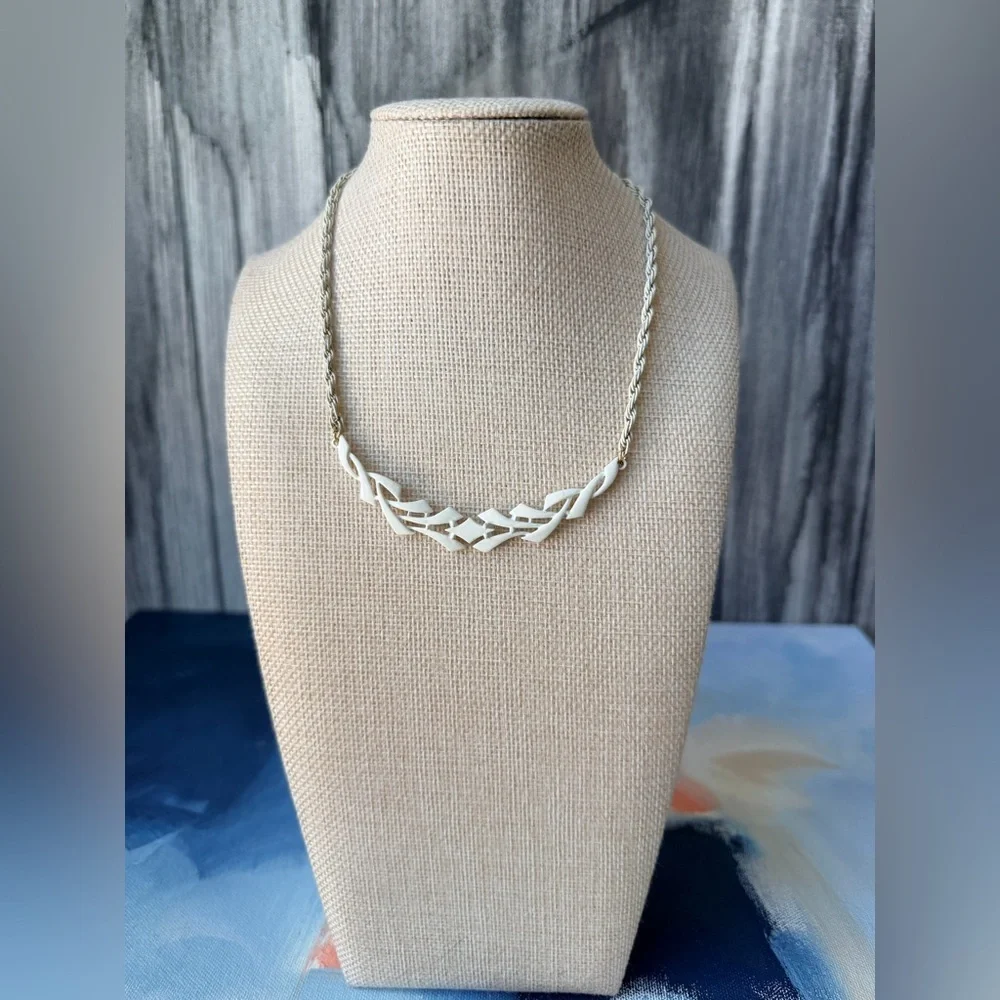 VIntage Crown Trifari White Metal Choker Necklace - Picture 1 of 5